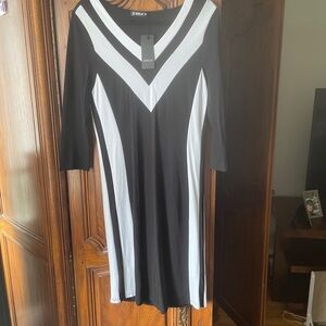 Black and White V-Neck Sheath Dress for Work